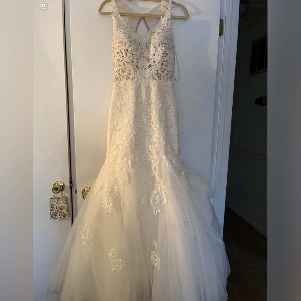 Essence of Australia wedding gown with veil size 8 . Fits regular size 2 .